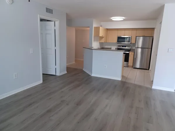 $2,500 | 215 Villa Circle, Boynton Beach, FL 33435