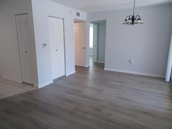 $2,500 | 215 Villa Circle, Boynton Beach, FL 33435