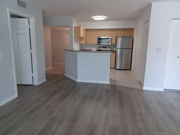 $2,500 | 215 Villa Circle, Boynton Beach, FL 33435