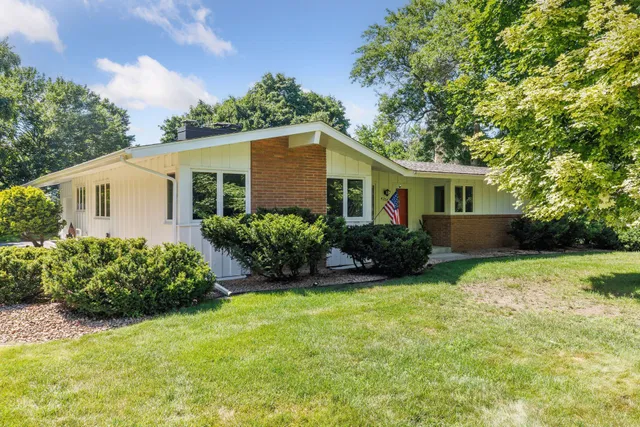 $600,000 | 4254 Kings Drive, Minnetonka, MN 55345