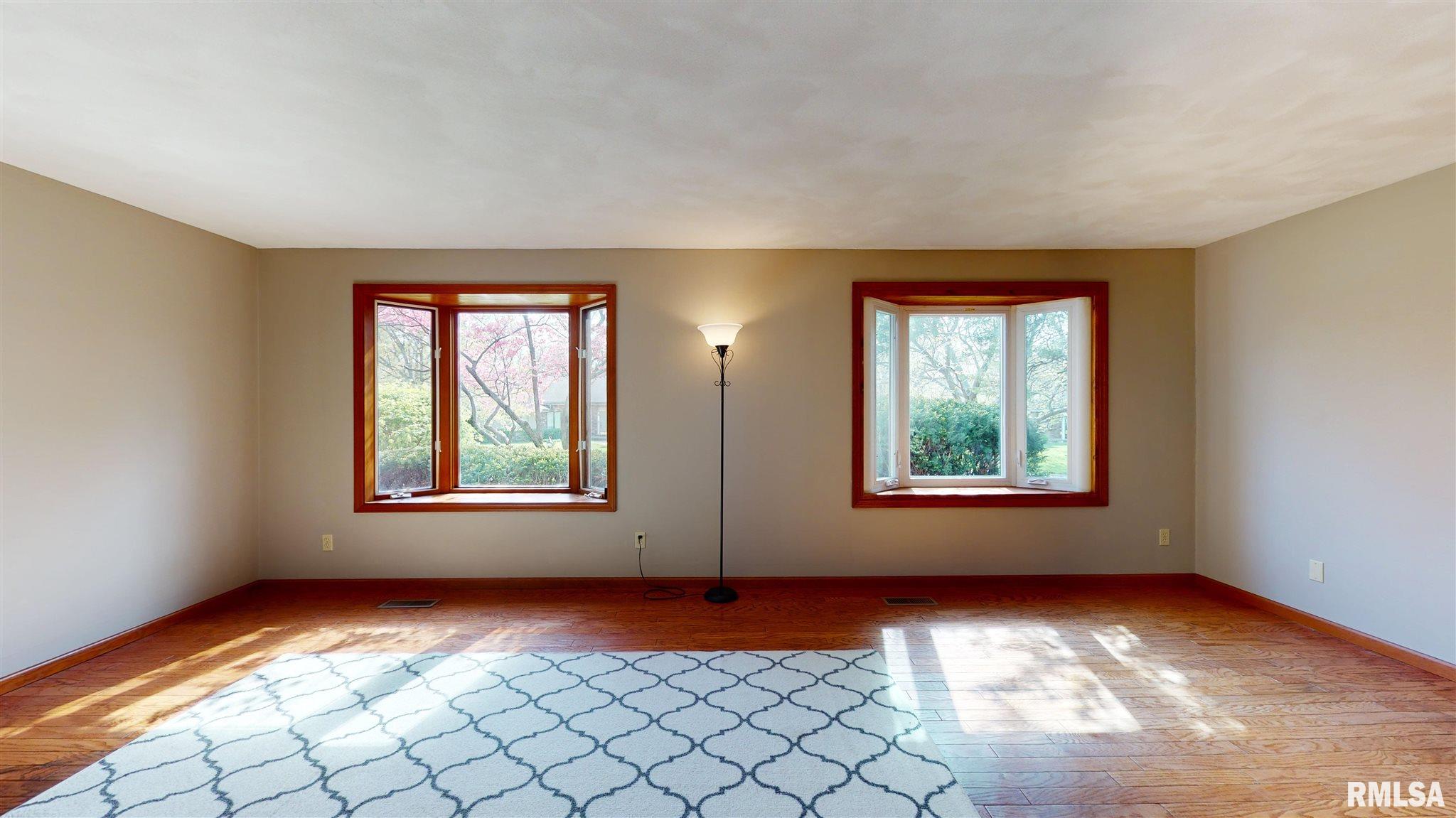 525 West Wolf Road Peoria, IL 61614 - Photo 10 of 44 Gallery Image 10