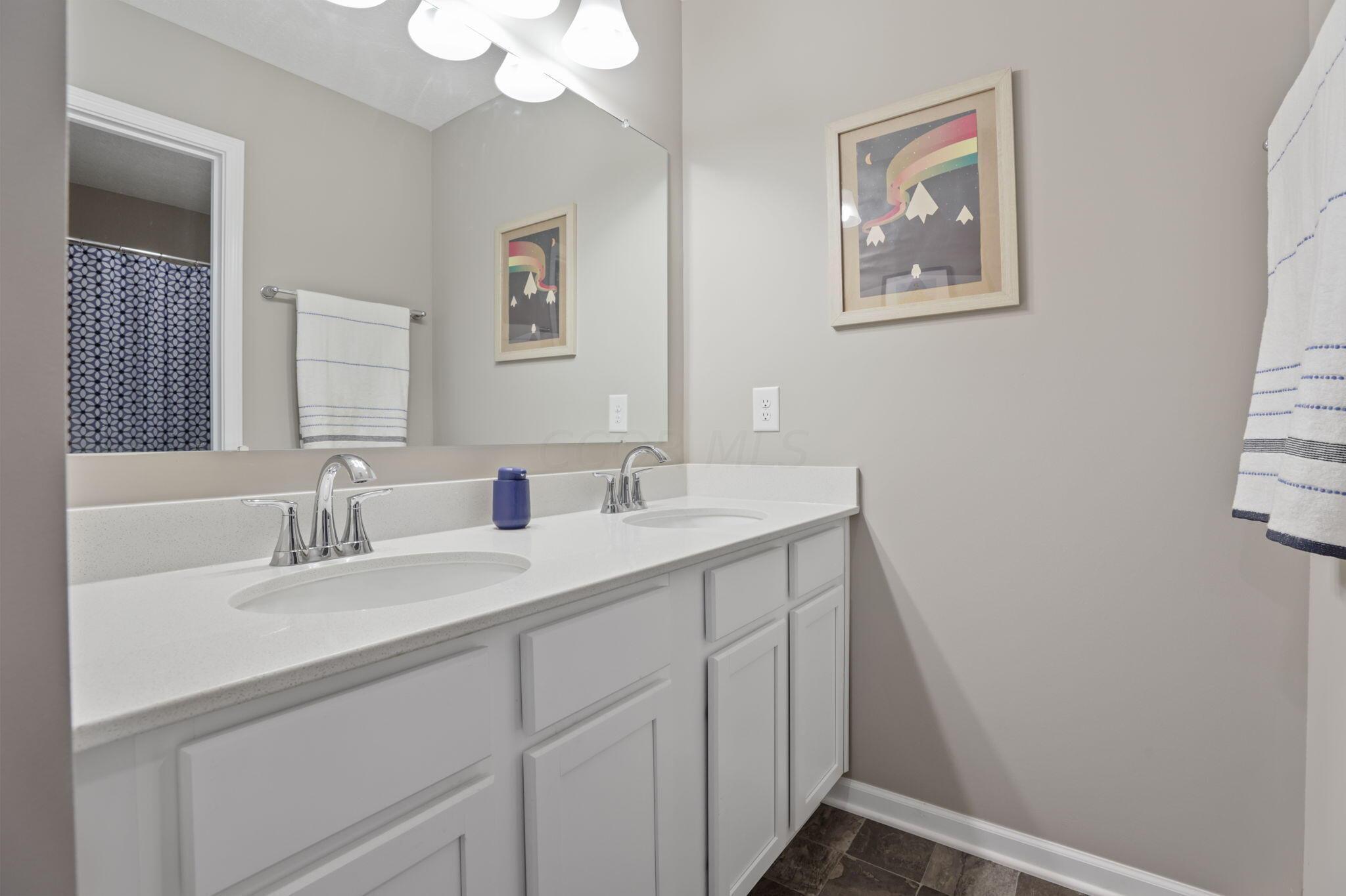 6010 Bears Run Road Columbus, OH 43232 - Photo 27 of 37 UL Hallway Bathroom