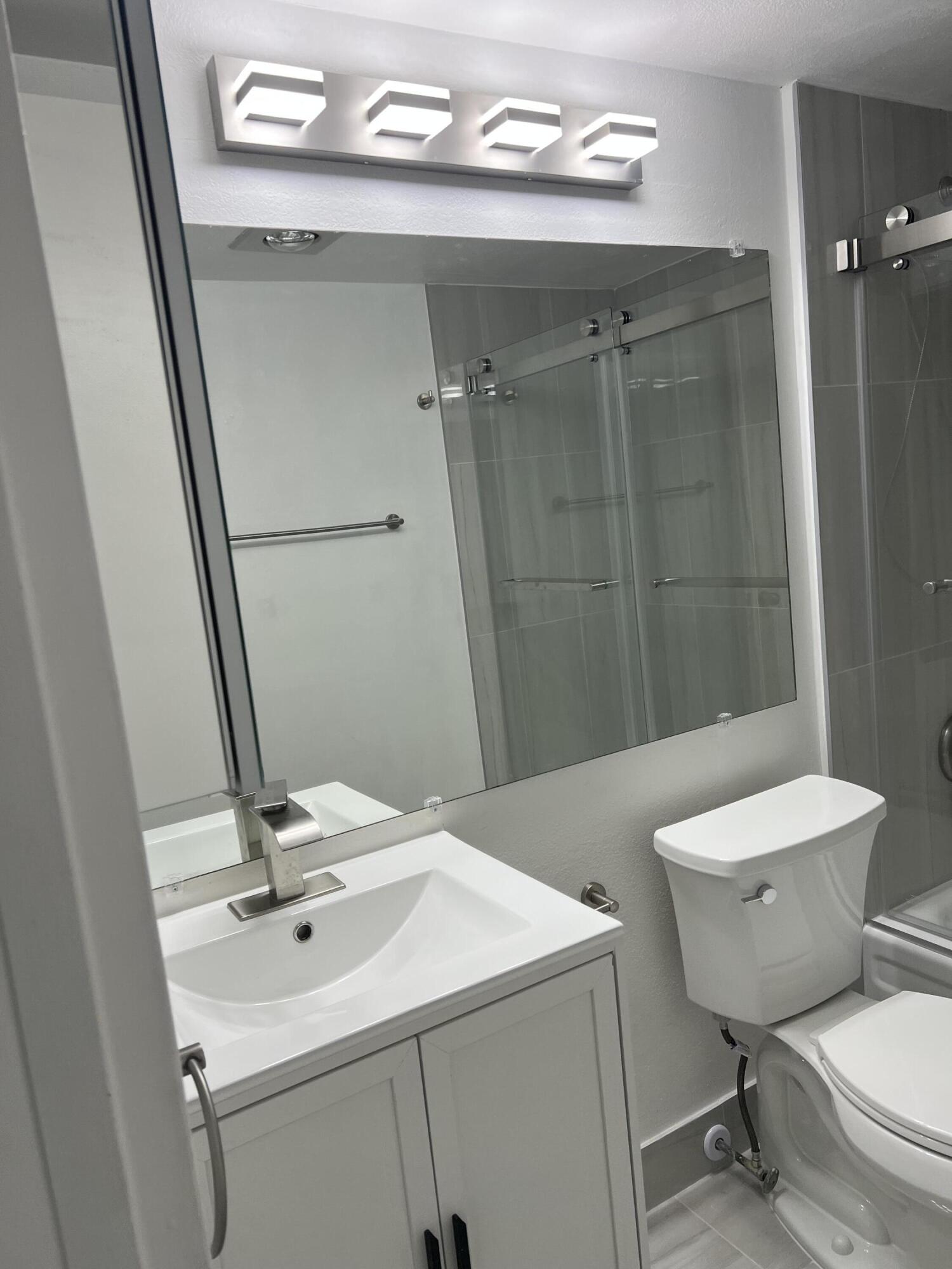 36 Mansfield B Boca Raton, FL 33434 - Photo 5 of 17 New Bath IMG_5409