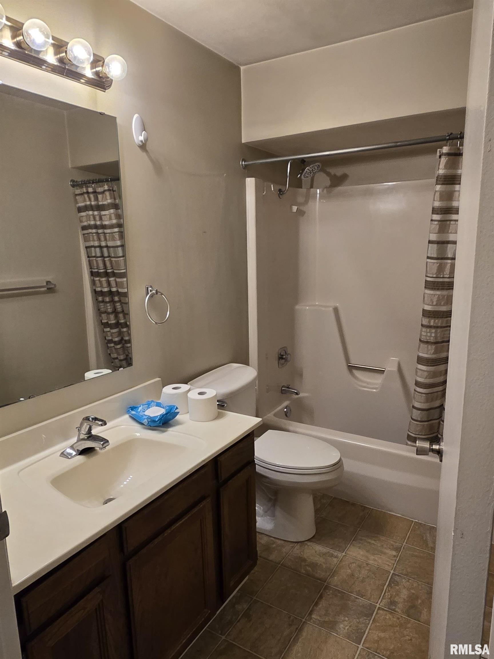 221 Quarterstaff Road Springfield, IL 62704 - Photo 15 of 25