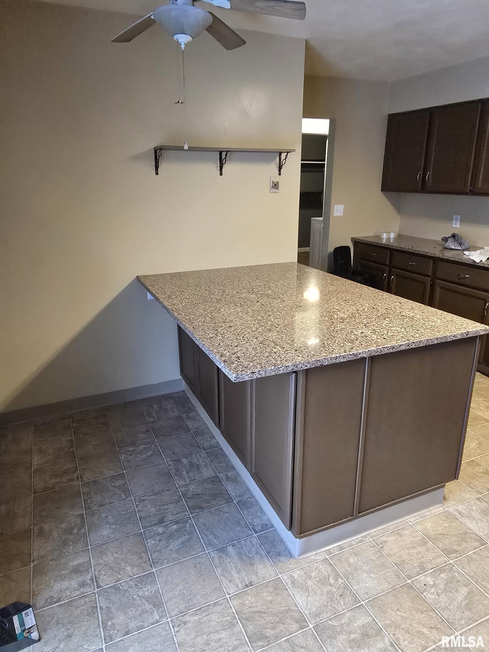 221 Quarterstaff Road Springfield, IL 62704 - Photo 5 of 25
