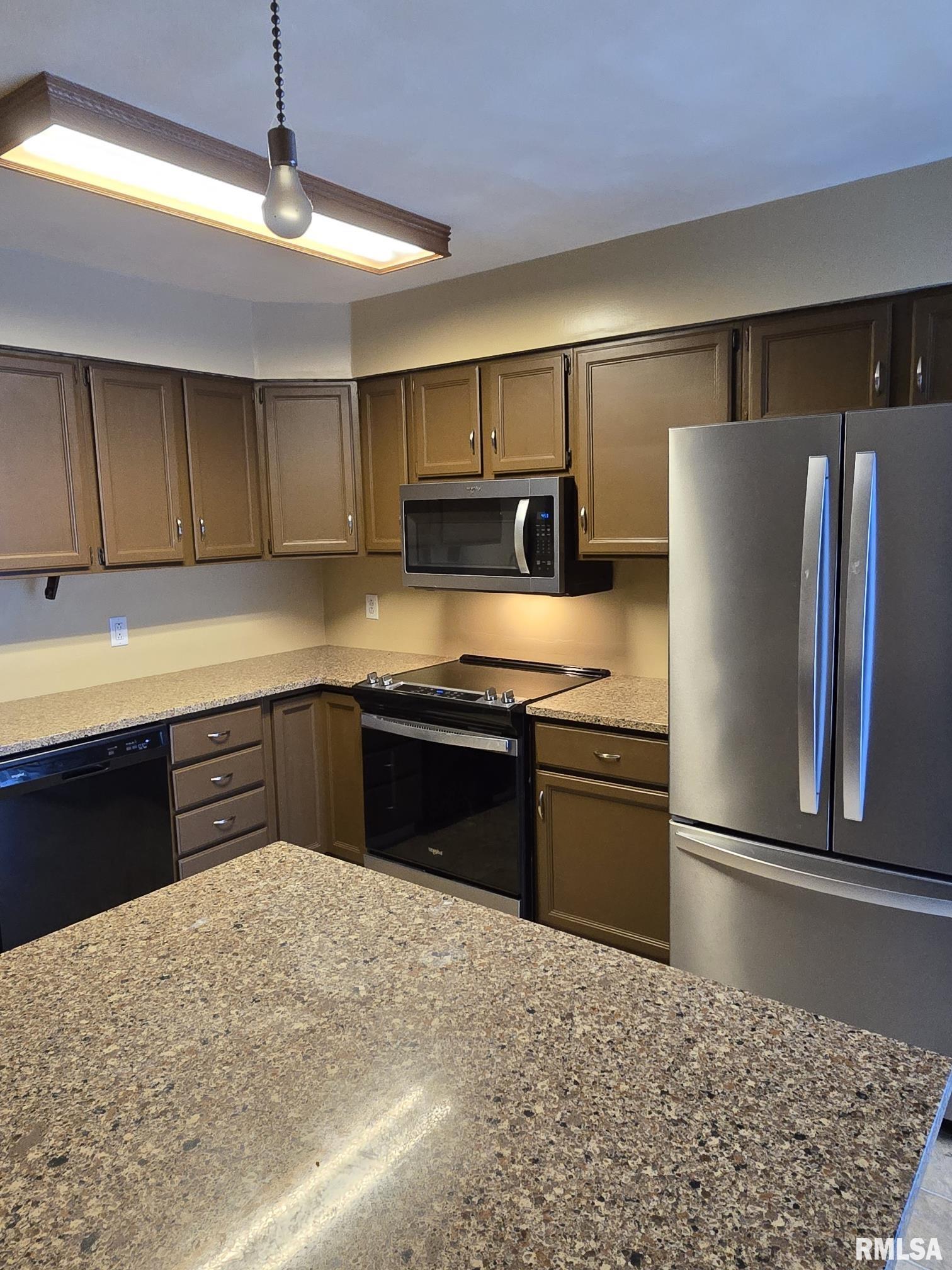 221 Quarterstaff Road Springfield, IL 62704 - Photo 6 of 25