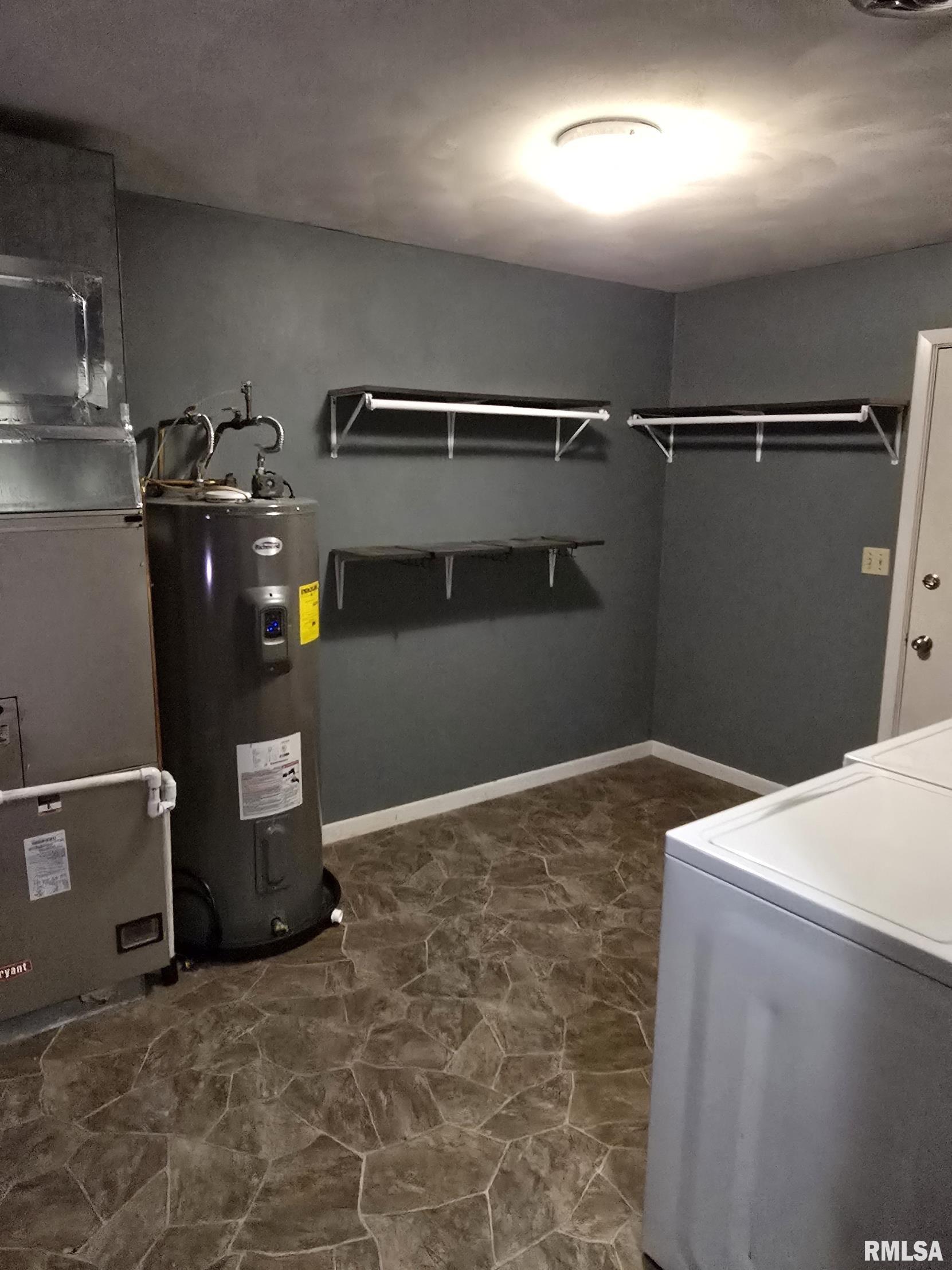 221 Quarterstaff Road Springfield, IL 62704 - Photo 9 of 25