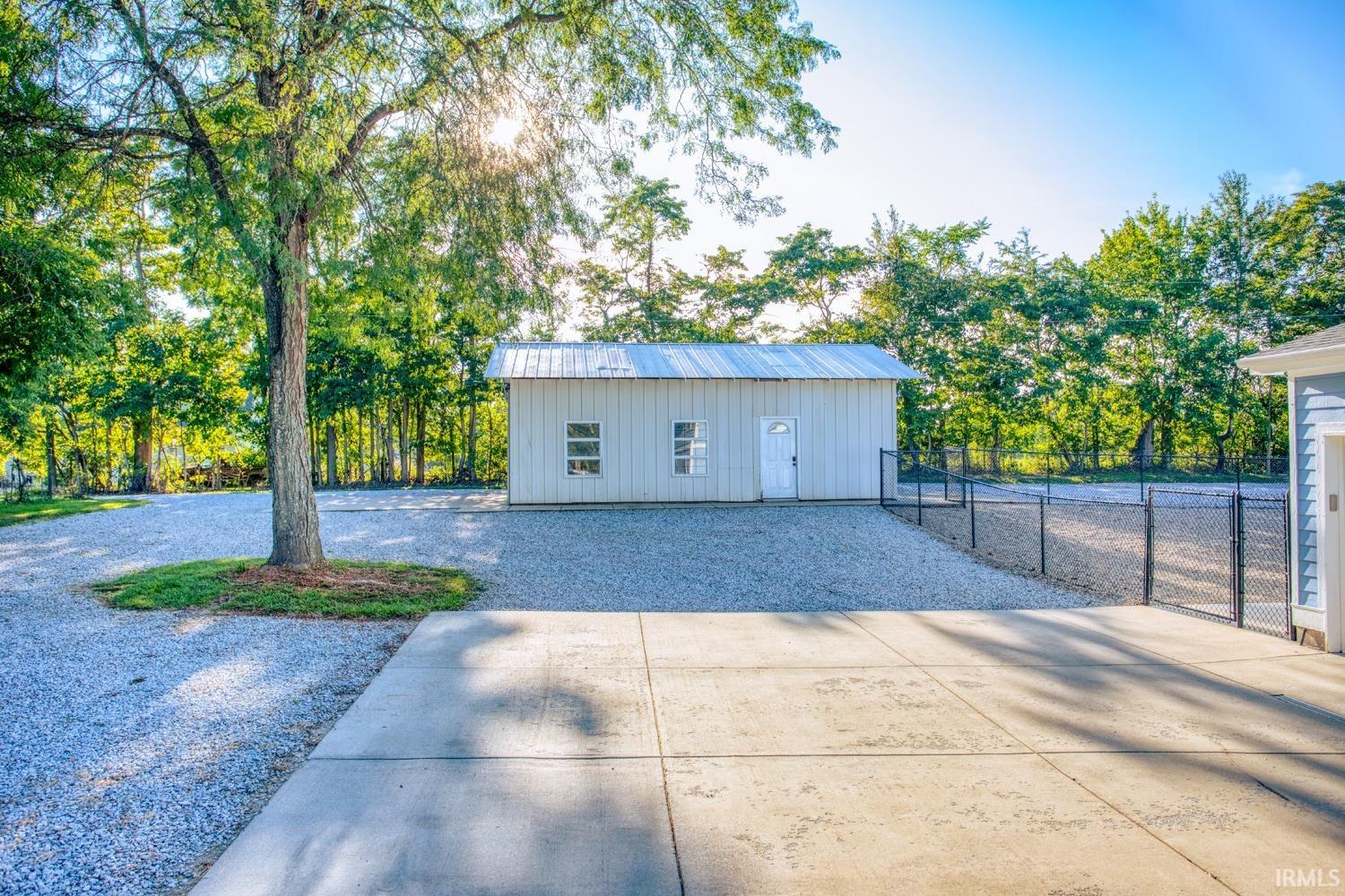 5851 South Handy Road Bloomington, IN 47401 - Photo 4 of 36