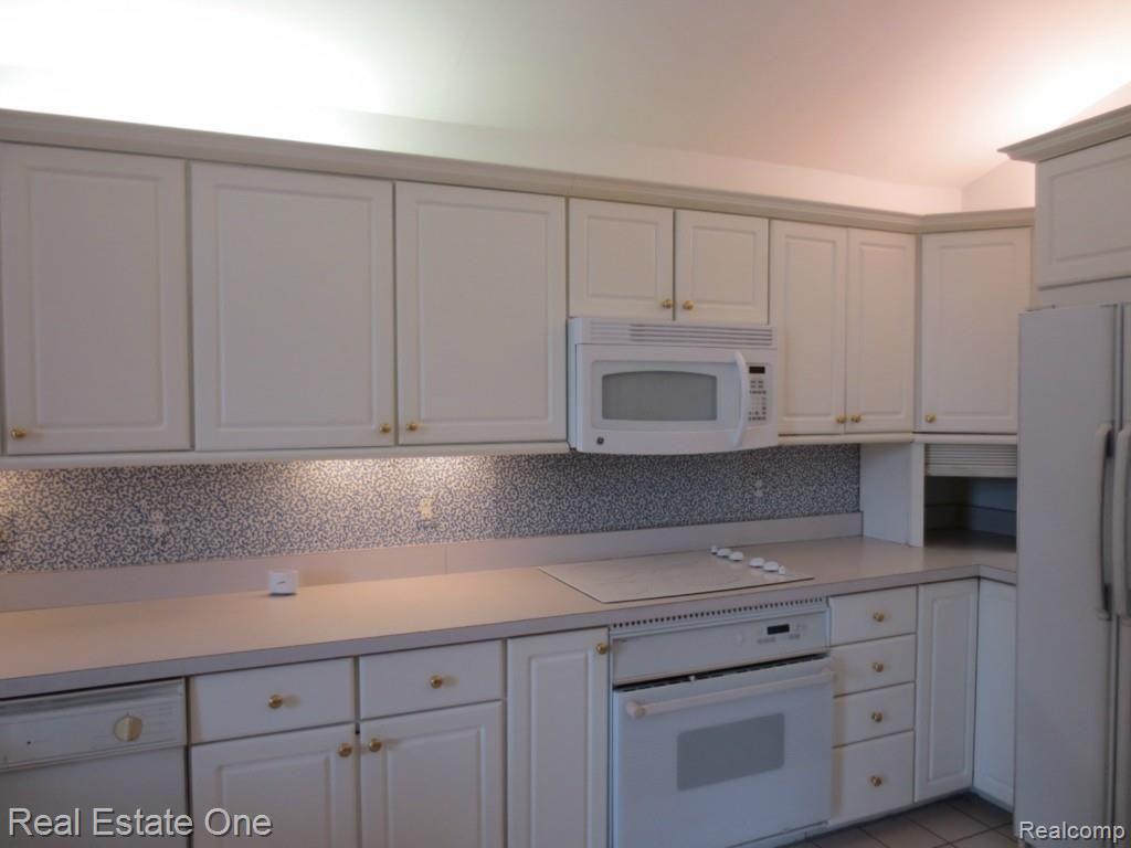 1522 Hidden Valley Lane Rochester, MI 48306 - Photo 12 of 23 IMG_6516.jpg
