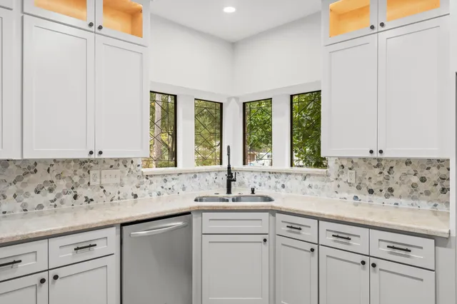 $4,500 | 6 Thornhedge Court, The Woodlands, TX 77381