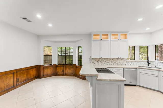 $4,500 | 6 Thornhedge Court, The Woodlands, TX 77381