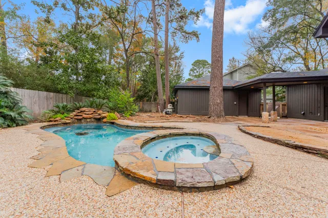 $4,500 | 6 Thornhedge Court, The Woodlands, TX 77381