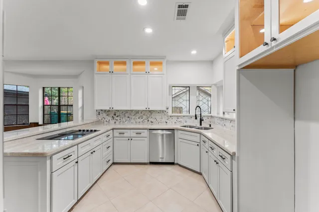 $4,500 | 6 Thornhedge Court, The Woodlands, TX 77381