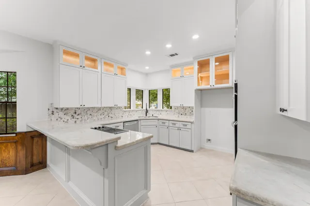 $4,500 | 6 Thornhedge Court, The Woodlands, TX 77381