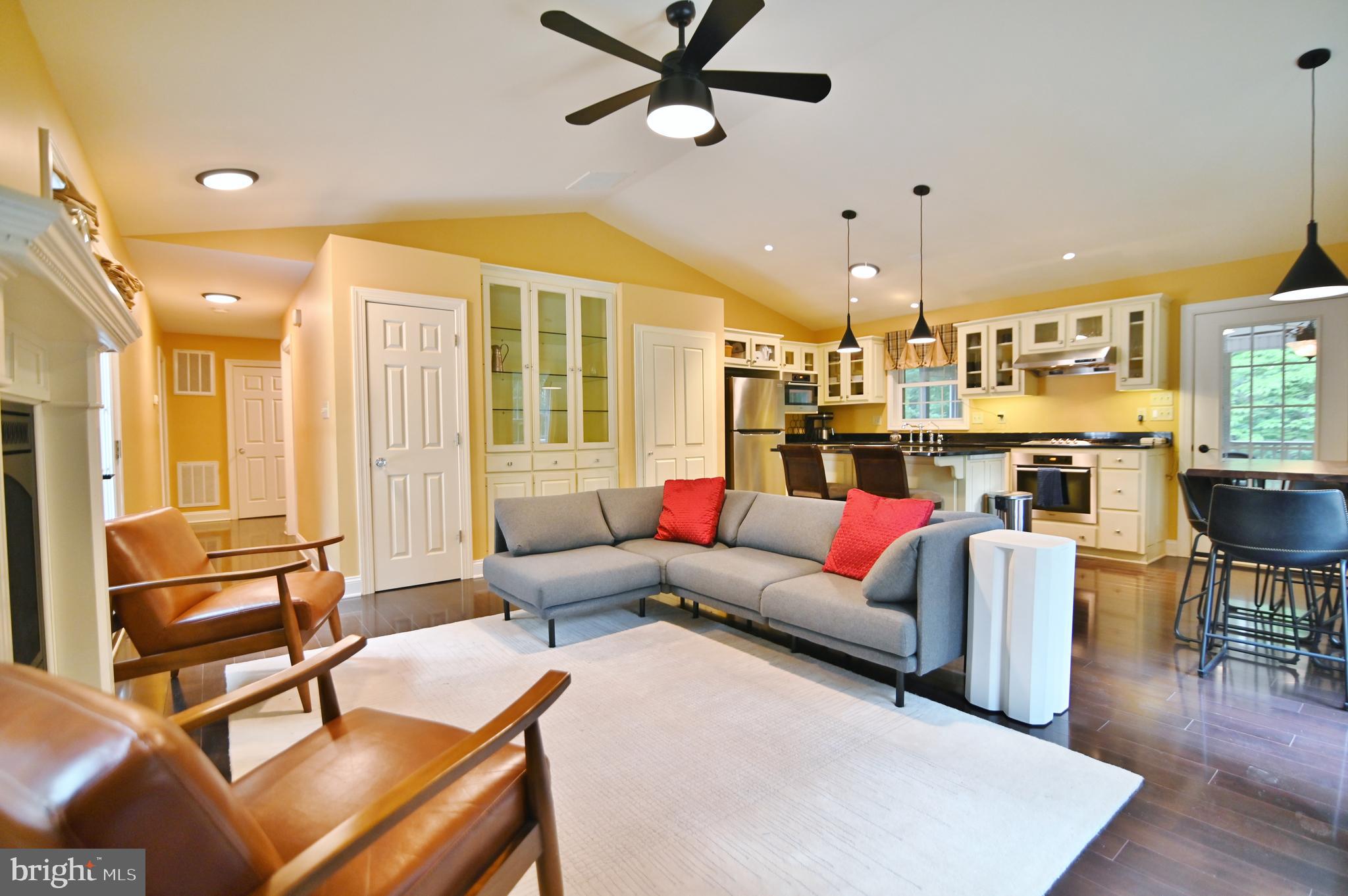 522 Orchard Road Mount Jackson, VA 22842 - Photo 14 of 65 LIVINGROOM