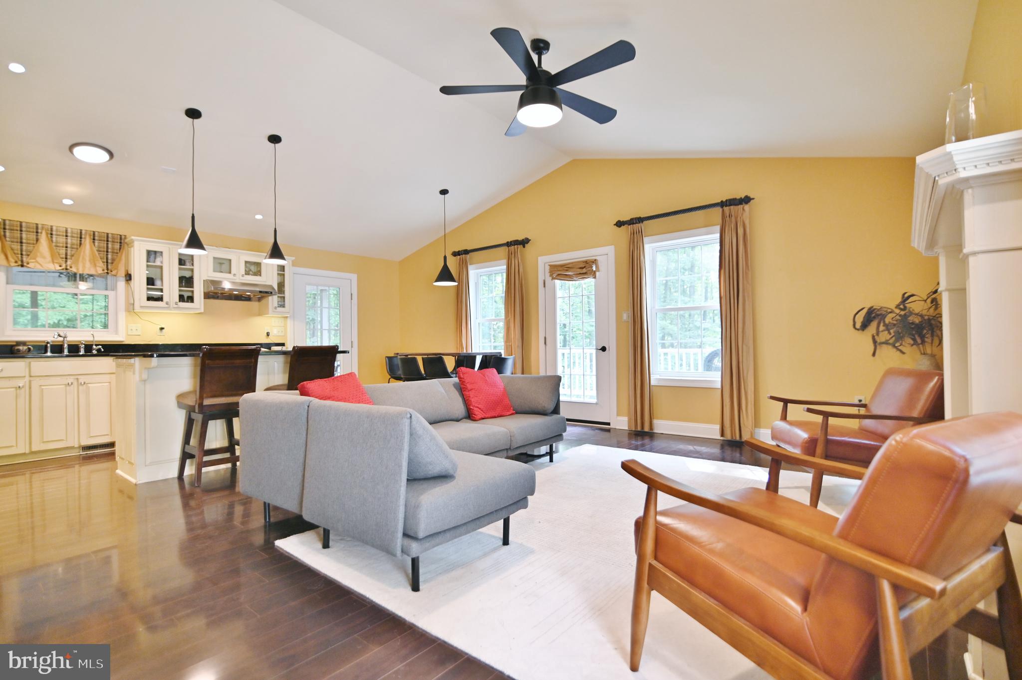 522 Orchard Road Mount Jackson, VA 22842 - Photo 15 of 65 LIVINGROOM