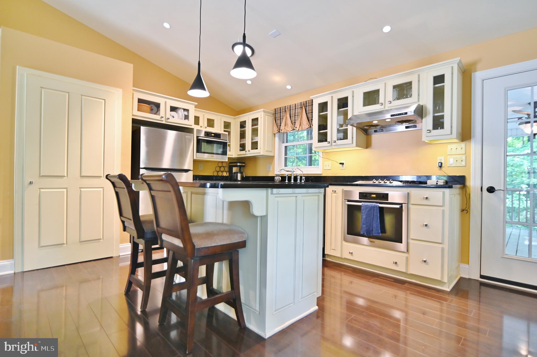 522 Orchard Road Mount Jackson, VA 22842 - Photo 16 of 65 BREAKFAST BAR