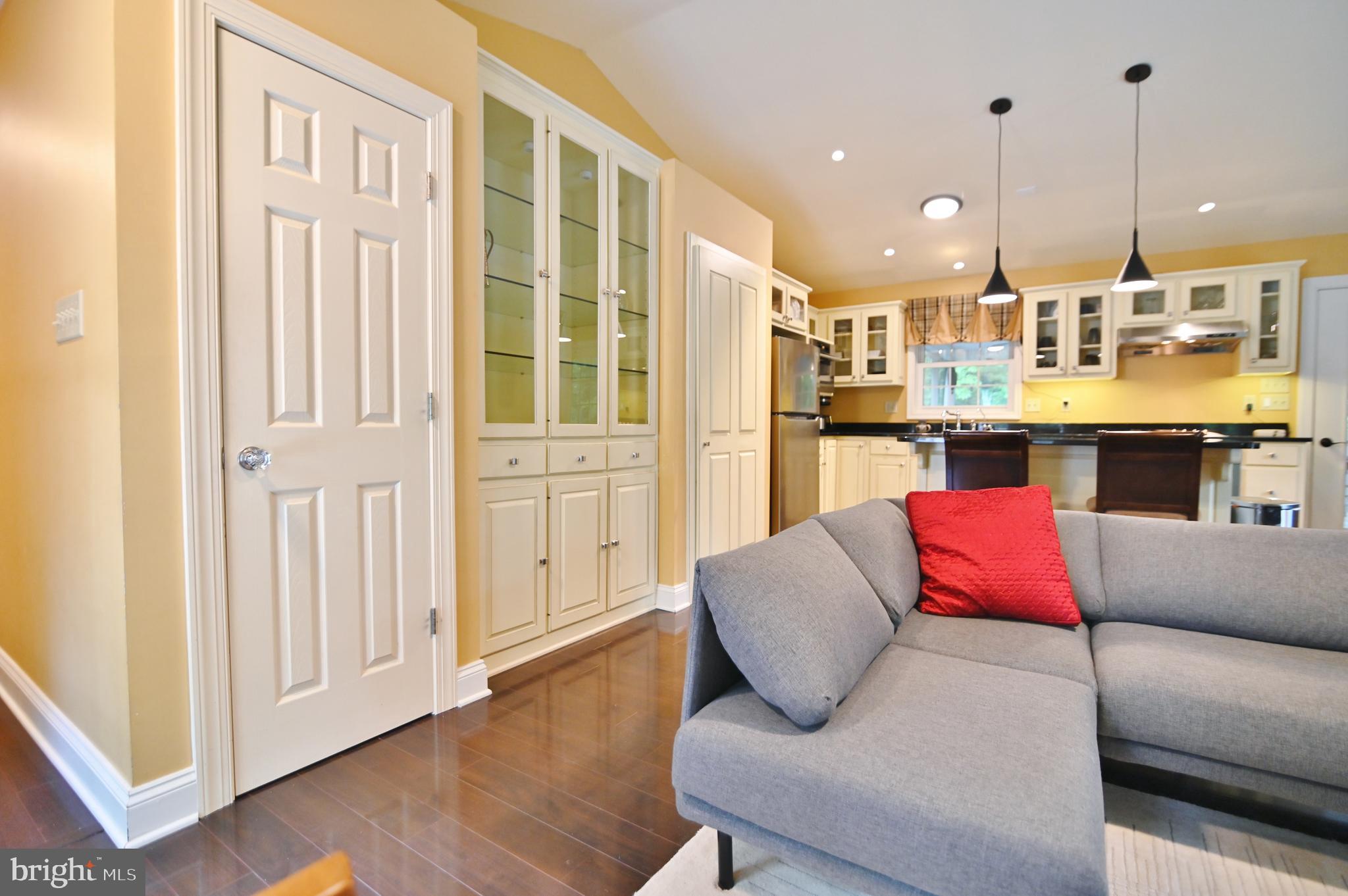 522 Orchard Road Mount Jackson, VA 22842 - Photo 22 of 65 CUSTOM CABINETS