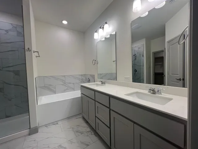 $2,450 | 490 Oak Crk Drive, Lavon, TX 75166