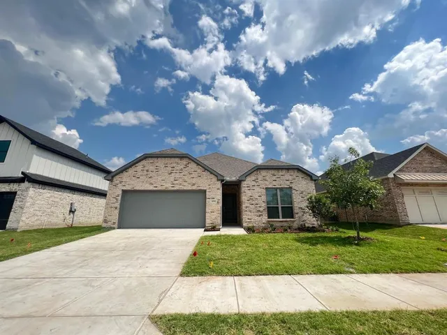 $2,450 | 490 Oak Crk Drive, Lavon, TX 75166