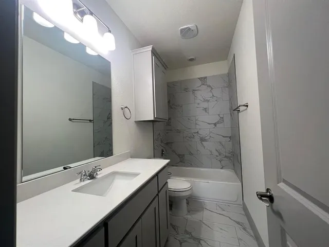 $2,450 | 490 Oak Crk Drive, Lavon, TX 75166