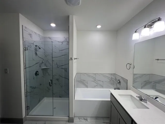 $2,450 | 490 Oak Crk Drive, Lavon, TX 75166