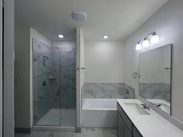 $2,450 | 490 Oak Crk Drive, Lavon, TX 75166