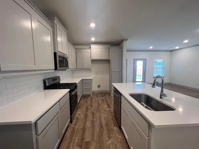 $2,450 | 490 Oak Crk Drive, Lavon, TX 75166