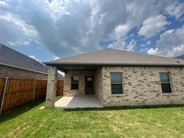 $2,450 | 490 Oak Crk Drive, Lavon, TX 75166