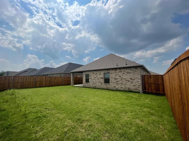 $2,450 | 490 Oak Crk Drive, Lavon, TX 75166