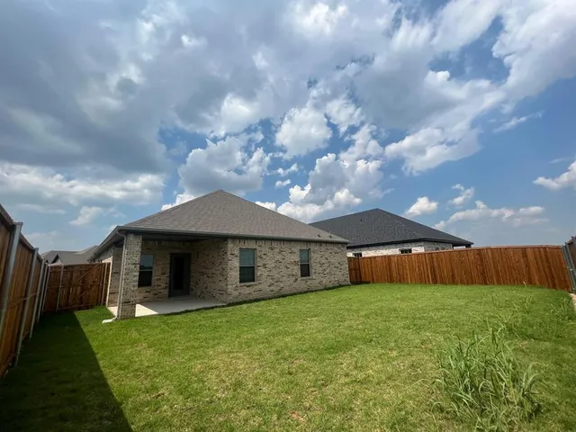 $2,450 | 490 Oak Crk Drive, Lavon, TX 75166