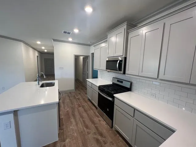 $2,450 | 490 Oak Crk Drive, Lavon, TX 75166