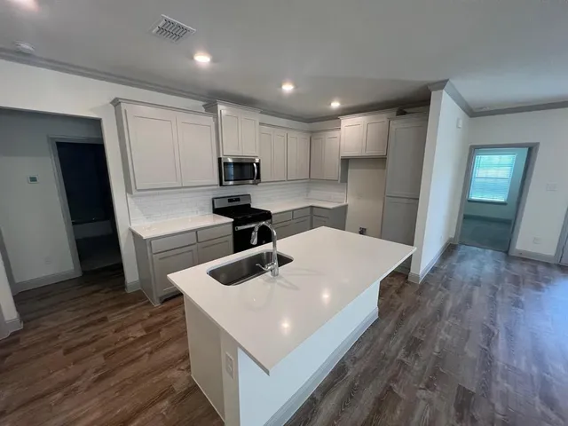 $2,450 | 490 Oak Crk Drive, Lavon, TX 75166