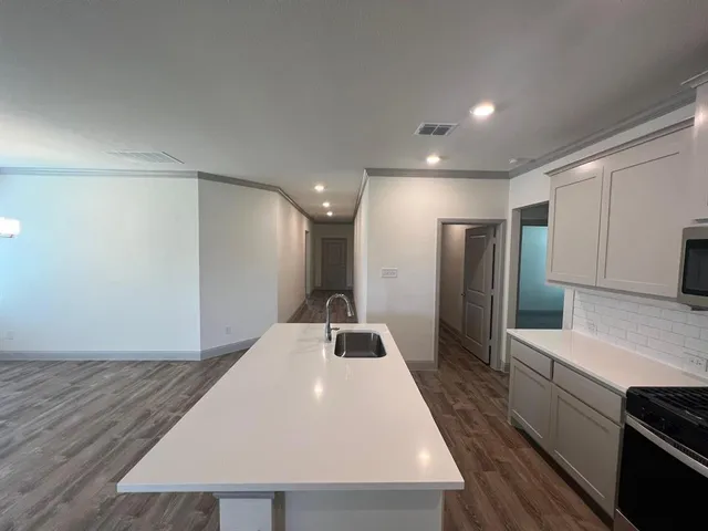 $2,450 | 490 Oak Crk Drive, Lavon, TX 75166