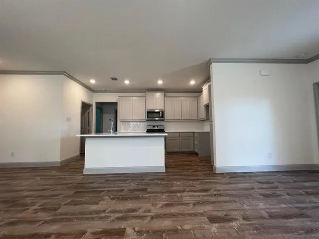 $2,450 | 490 Oak Crk Drive, Lavon, TX 75166