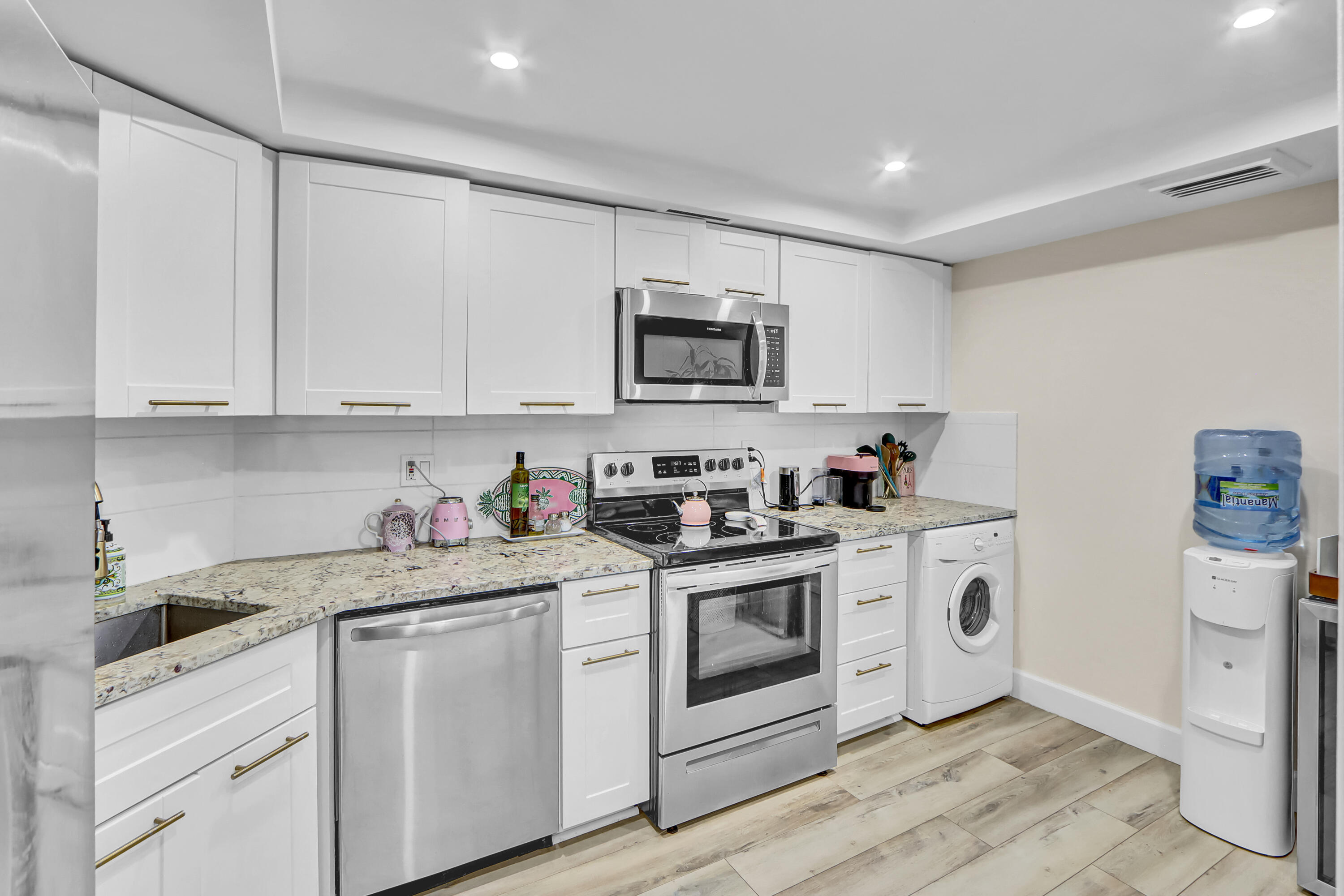 2000 Presidential Way, Unit 1006 West Palm Beach, FL 33401 - Photo 35 of 36 IMG_24