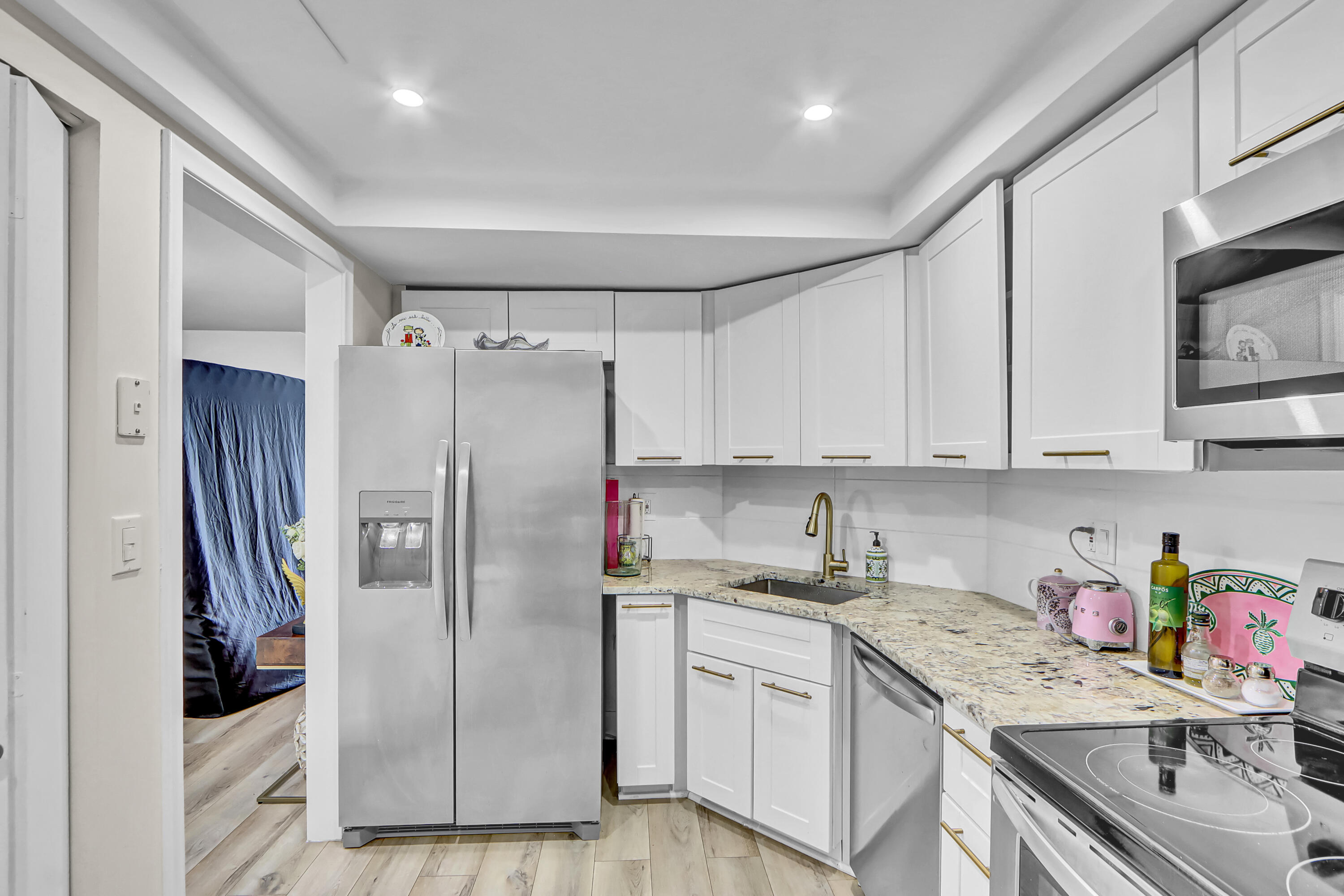 2000 Presidential Way, Unit 1006 West Palm Beach, FL 33401 - Photo 36 of 36 IMG_25