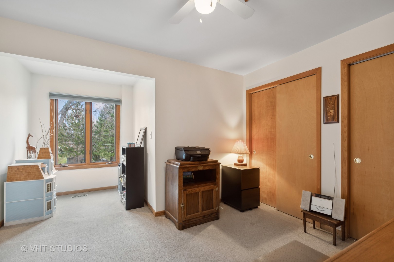 7025 Willow Springs Road Long Grove, IL 60060 - Photo 13 of 34 a view of a livingroom with a window