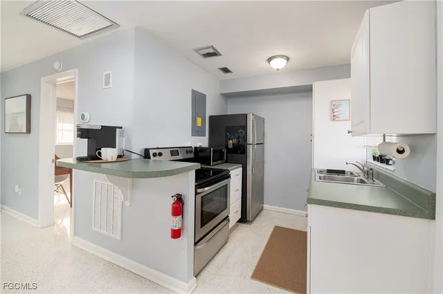 $575,000 | 620 Southeast 47th Street, Unit 14, Cape Coral, FL 33904