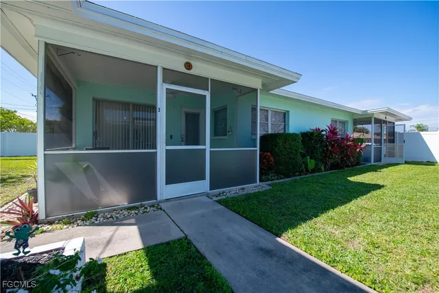 $575,000 | 620 Southeast 47th Street, Unit 14, Cape Coral, FL 33904
