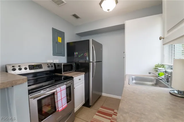 $575,000 | 620 Southeast 47th Street, Unit 14, Cape Coral, FL 33904