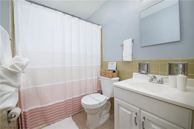 $575,000 | 620 Southeast 47th Street, Unit 14, Cape Coral, FL 33904