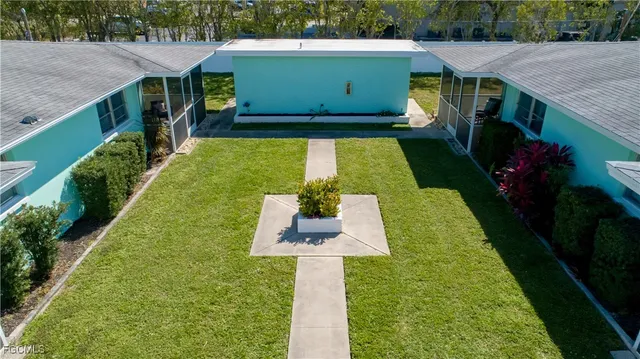 $575,000 | 620 Southeast 47th Street, Unit 14, Cape Coral, FL 33904