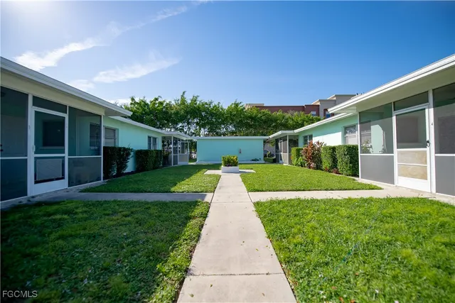 $575,000 | 620 Southeast 47th Street, Unit 14, Cape Coral, FL 33904