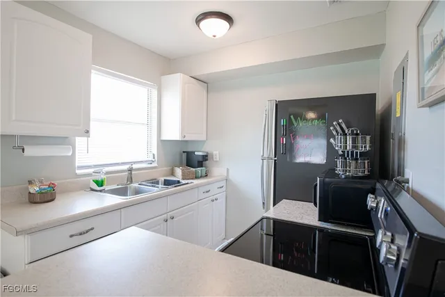 $575,000 | 620 Southeast 47th Street, Unit 14, Cape Coral, FL 33904