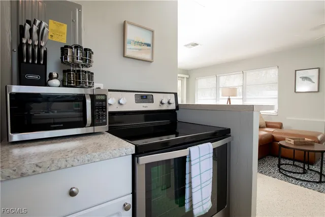 $575,000 | 620 Southeast 47th Street, Unit 14, Cape Coral, FL 33904