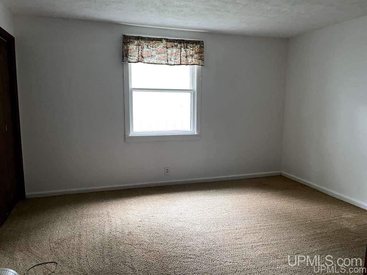 4916 12th Road Escanaba, MI 49829 - Photo 14 of 23