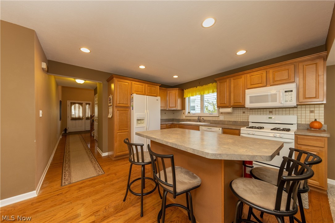 1451 Sunset Road Cleveland, OH 44124 - Photo 6 of 33