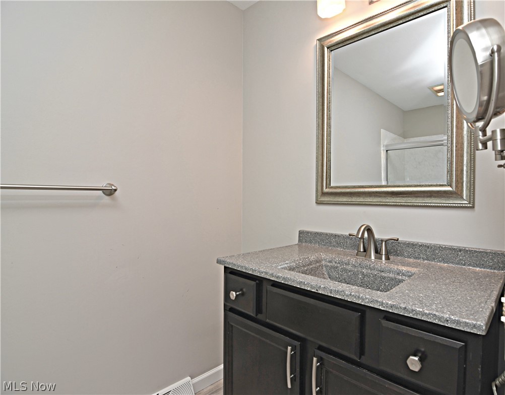 80 Trunko Road Akron, OH 44333 - Photo 11 of 21 Updated Main Full Bath
