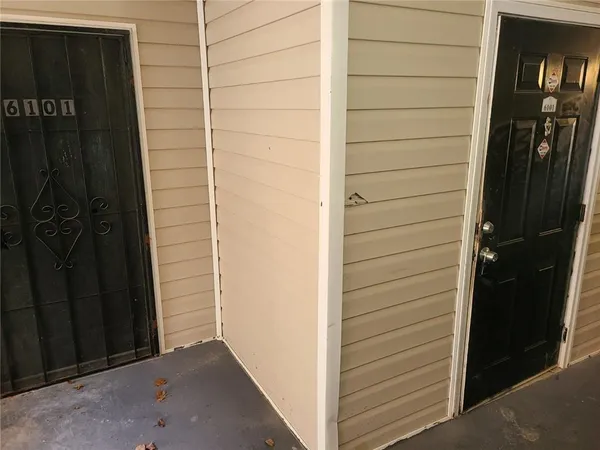 $105,999 | 6101 Fairington Village Drive, Lithonia, GA 30038
